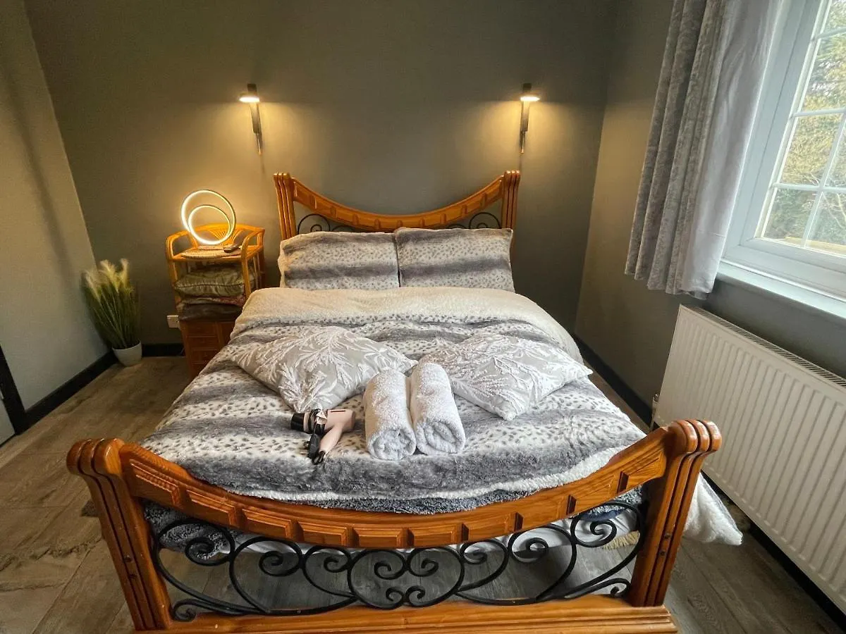 Da Vinci Guest House & Guest Parking, A Real Gem Crawley