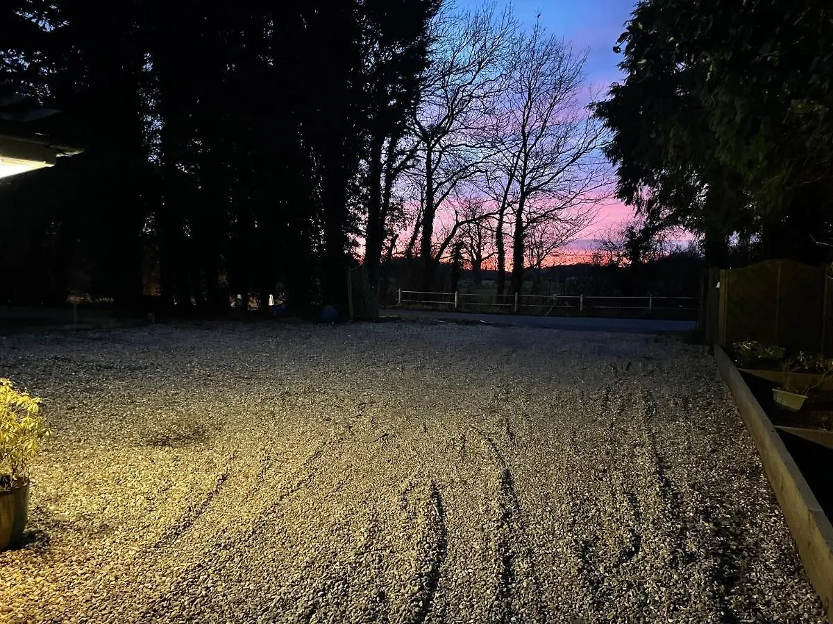 Da Vinci Guest House & Guest Parking, A Real Gem Crawley  4*, Crawley (West Sussex)
