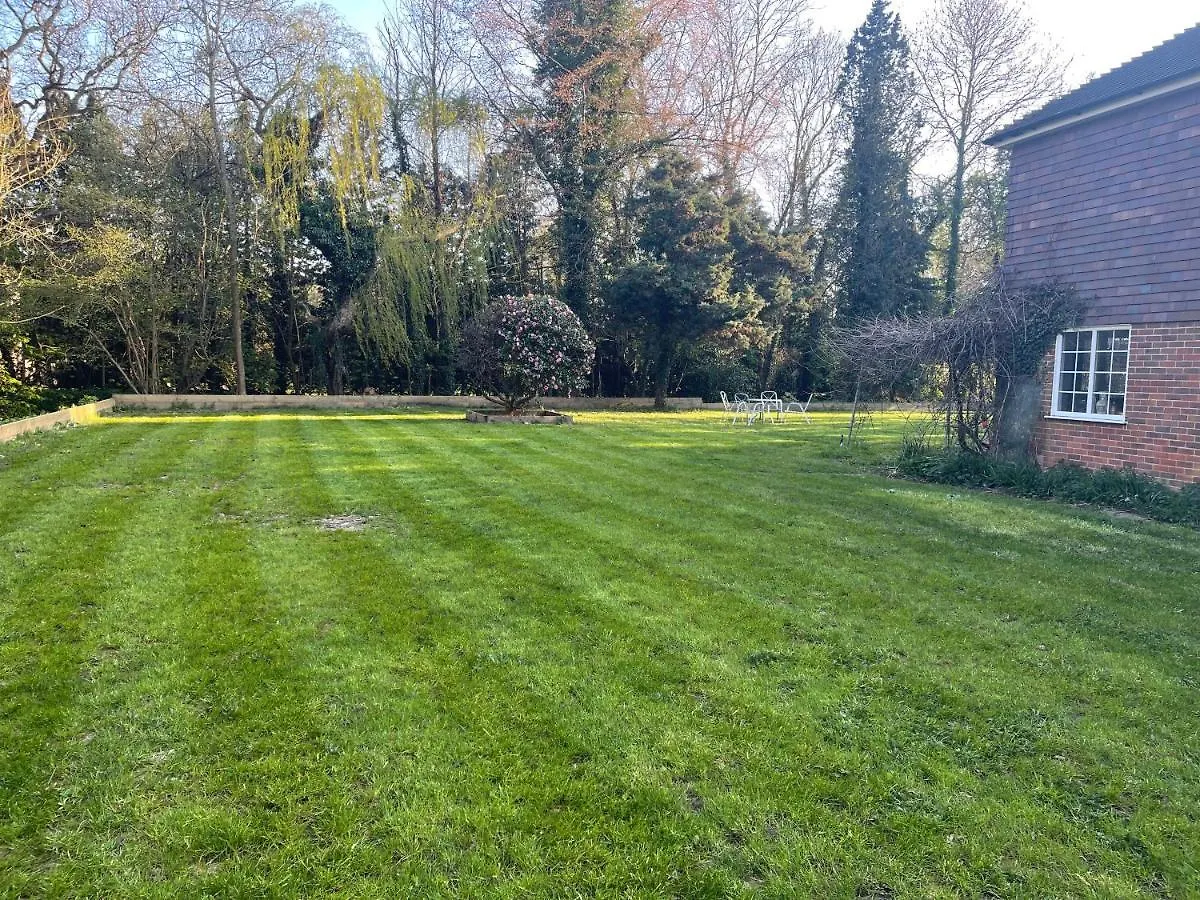 Da Vinci Guest House & Guest Parking, A Real Gem Crawley   Crawley (West Sussex)